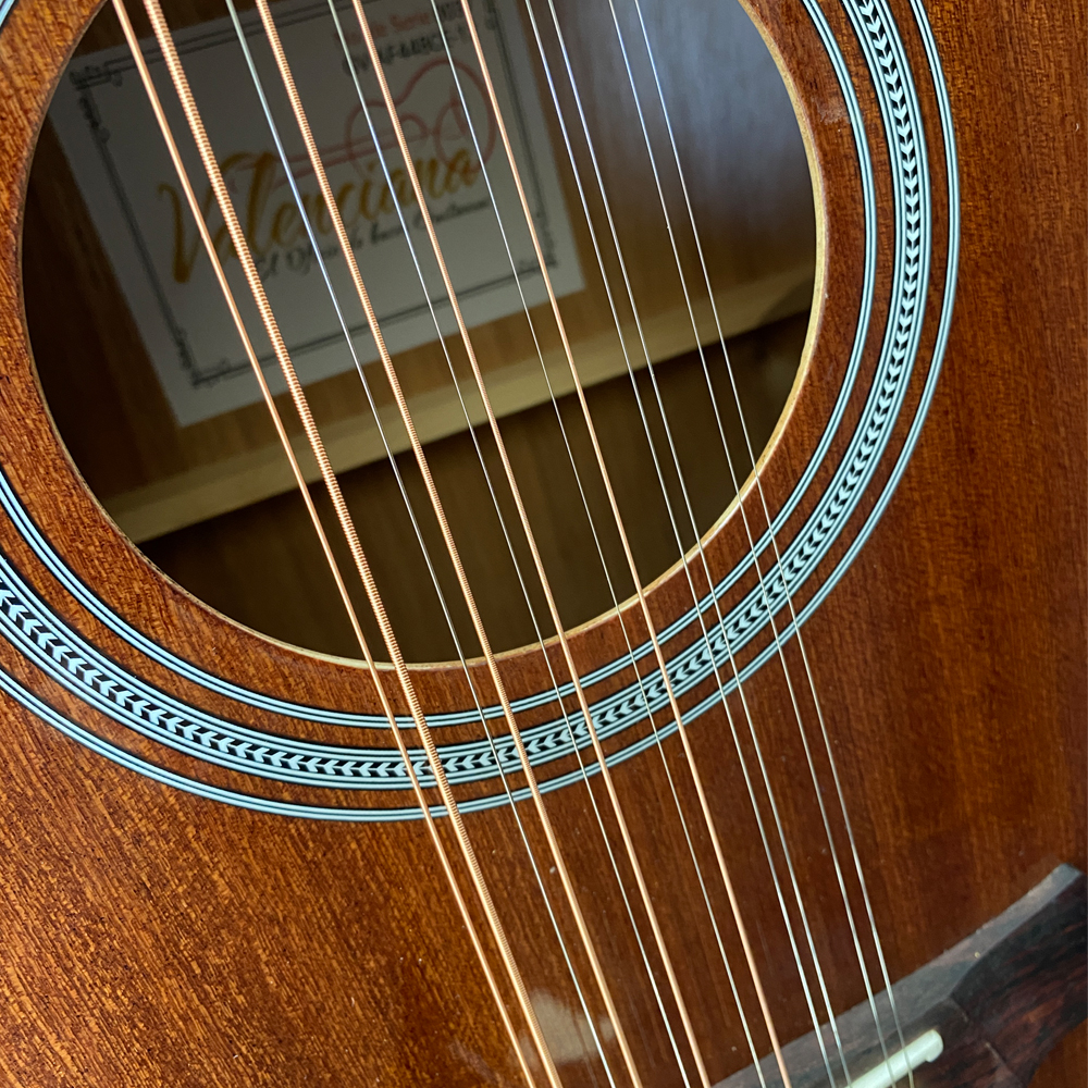 DOCEROLA ELECTRO-ACUSTICO VALENCIANA, 44 NATURAL, CON FUNDA