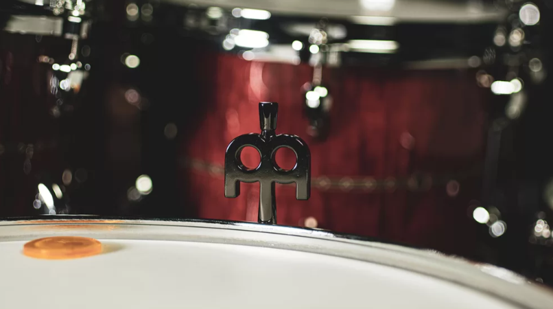 LLAVE MEINL, PARA AFINAR TAMBORES DE BATERIA, CON LOGO DE MEINL