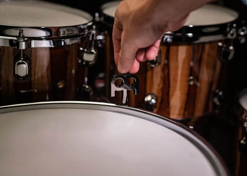 LLAVE MEINL, PARA AFINAR TAMBORES DE BATERIA, CON LOGO DE MEINL