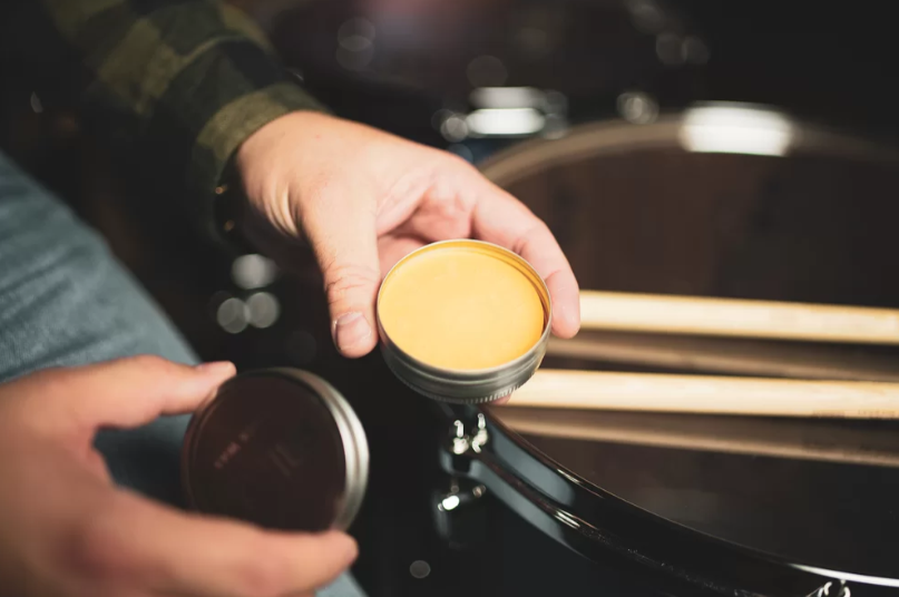 PASTA MEINL, ANTIDESLIZANTE PARA BAQUETAS, PARA UN AGARRE MAS COMODO.