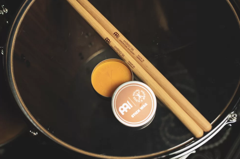 PASTA MEINL, ANTIDESLIZANTE PARA BAQUETAS, PARA UN AGARRE MAS COMODO.