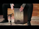 CAJON PERUANO MEINL, CUERPO NEGRO, TAPA MADERA CLARO, INCLUYE COBERTOR