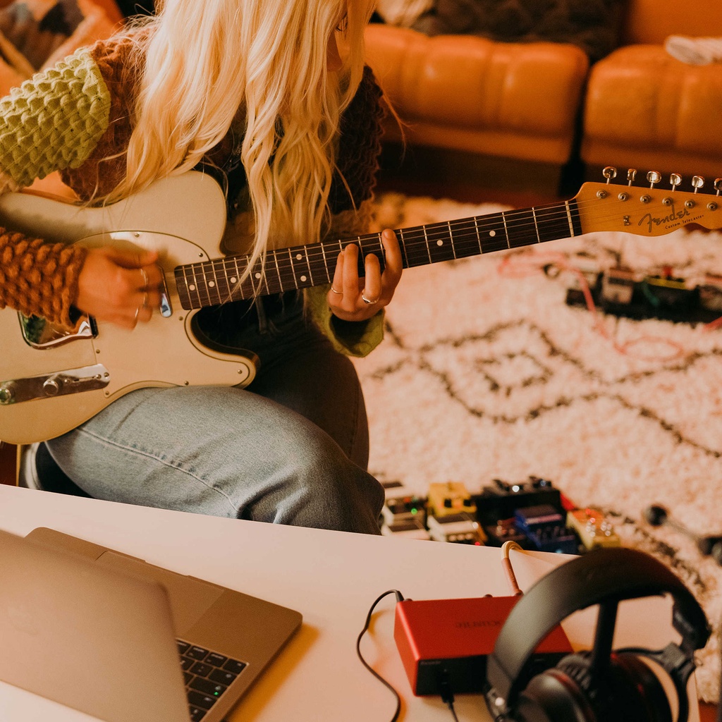 KIT DE INTERFAZ DE AUDIO SCARLET FOCUSRITE, SOLO STUDIO PACK, G4, INTERFACE, MICROFONO Y AUDIFONOS