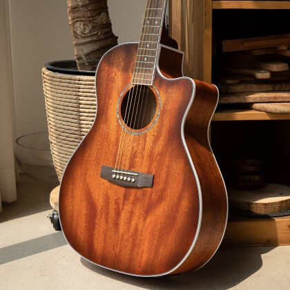 GUITARRA ELECTROACUSTICA CORT,