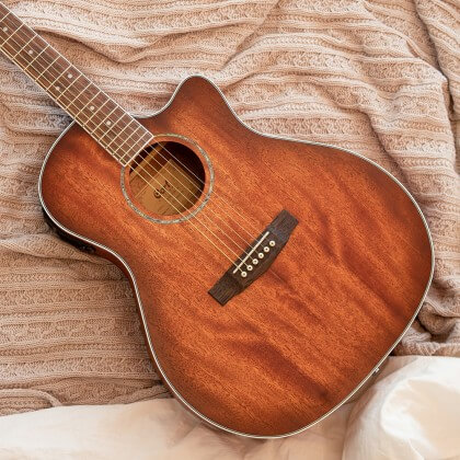 GUITARRA ELECTROACUSTICA CORT,