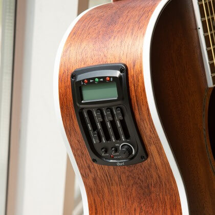 GUITARRA ELECTROACUSTICA CORT,