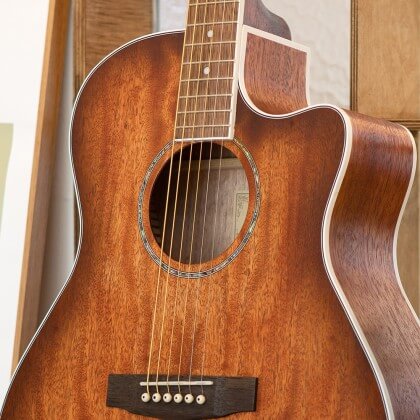 GUITARRA ELECTROACUSTICA CORT,