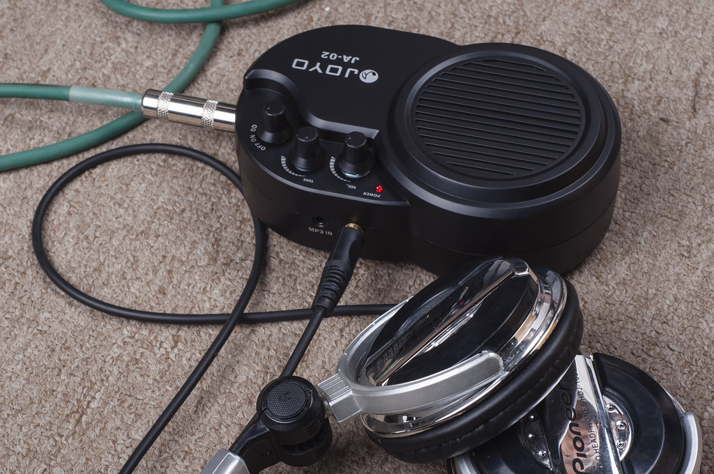 MINI AMPLIFICADOR JOYO, PARA GUITARRA, COLOR NEGRO