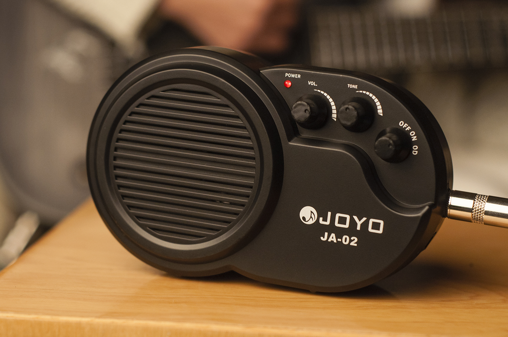MINI AMPLIFICADOR JOYO, PARA GUITARRA, COLOR NEGRO