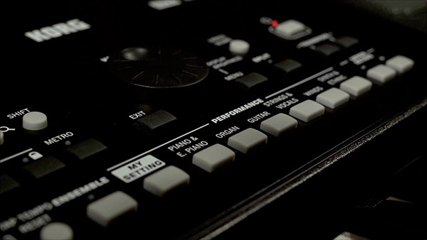 TECLADO INTERACTIVO PROFESIONAL KORG, 61 TECLAS, ALTAVOCES INCORPORADOS, USB MIDI, GRABADORA, PANTALLA TOUCH