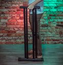 PEDESTAL PARA TECLADO QUIKLOK, CAPACIDAD DE 180 Lb, DOBLE BARRA, COLOR NEGRO
