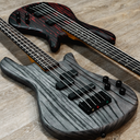 BAJO ELECTRICO SPECTOR, SERIE PULSE, 5 CUERDAS, ACTIVO, MADERA ARCE, FRESNO, EBANO, COLOR GRIS ANTRACITA