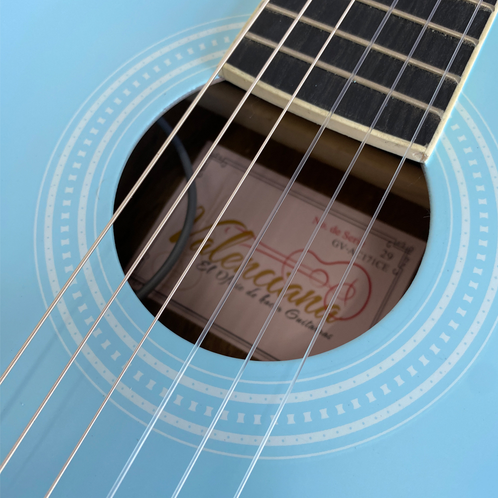 GUITARRA ELECTROCLASICA VALENCIANA, DE 39". CURTAWAY, COLOR CELESTE MATE