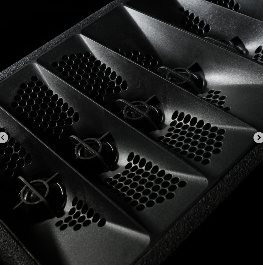 ALTAVOZ ACTIVO SOUNDKING, COLUMNA PORTATIL,  BI-AMPLIFICADO, 1800W RMS,  (16X1", 4X5" NEO, 2X12") CLASE D, 128 dB/SPL MAX, MEZCLADORA INCORPORADO DE 4 ENTRADAS