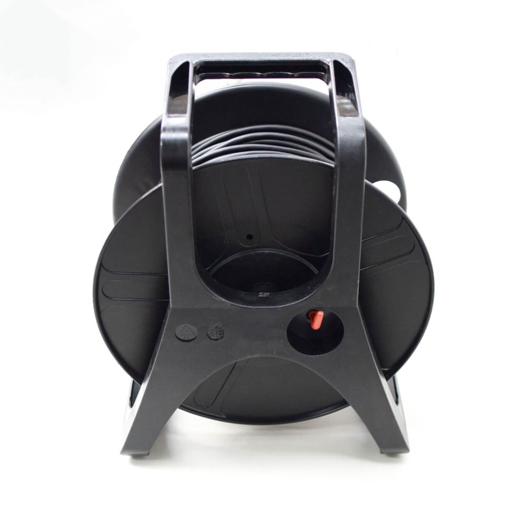 BOBINA DE CABLE CAT5e SOUNDKING, PORTATIL, BASE METALICA Y RODOS, CONECTOR NEUTRIK, 50MT