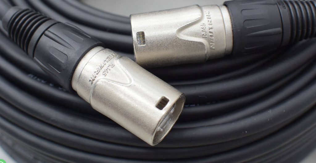 BOBINA DE CABLE CAT5e SOUNDKING, PORTATIL, BASE METALICA Y RODOS, CONECTOR NEUTRIK, 50MT