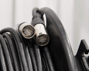 BOBINA DE CABLE CAT5e SOUNDKING, PORTATIL, BASE METALICA Y RODOS, CONECTOR NEUTRIK, 50MT