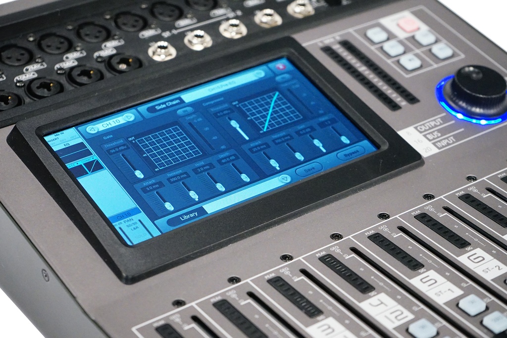 MEZCLADORA DIGITAL SOUNDKING, (CONSOLA) 16 ENTRADAS XLR, 8 SALIDAS XLR, PANTALLA TOUCH 7", DSP, INTERFACE MULTITRACK, 9 FADERS MOTORIZADOS (copia)