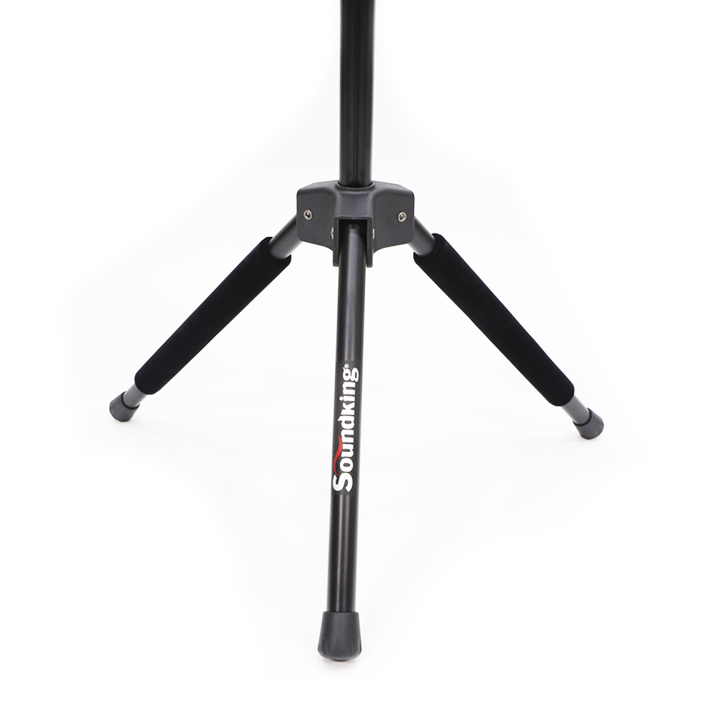 PEDESTAL DE PISO PARA GUITARRA SOUNDKING, CON SISTEMA DE AUTO-AGARRE, EXTENSIBLE HASTA 1.16 M, COLOR NEGRO