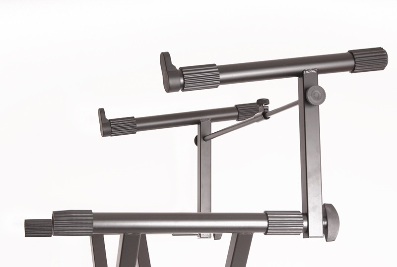 PEDESTAL PARA DOBLE TECLADO SOUNDKING, ESTILO X, DOBLE BARRA, ELEGANTE Y ROBUSTO, AJUSTABLE, COLOR NEGRO