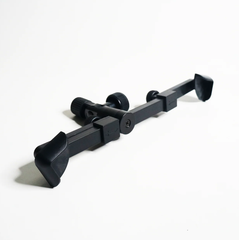 PEDESTAL (TRIPODE) SOUNDKING, PARA CELULAR O TABLET, INCLUYE CLIP DE 12.5 X 19 CM, COLOR NEGRO