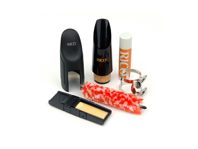 JUEGO SAXOFON ALTO RICO D´ADDARIO, INCLUYE CAÑUELA, BOQUILLA, ABRASADERA, LUBRICANTE, CEPILLO