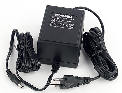 ADAPTADOR DE CORRIENTE YAMAHA, ESTANDAR PARA TECLADOS YAMAHA, COMPATIBILIDAD C/DISTINTOS MODELOS, 12 VOLTIOS