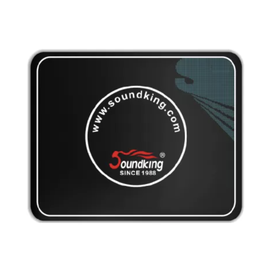 ALFOMBRA PARA BATERIA SOUNDKING, ANTI-DESLIZANTE,  1.5X1.2M, LIGERO MICROFIBRA, COLOR NEGRO, LOGO SOUNDKING