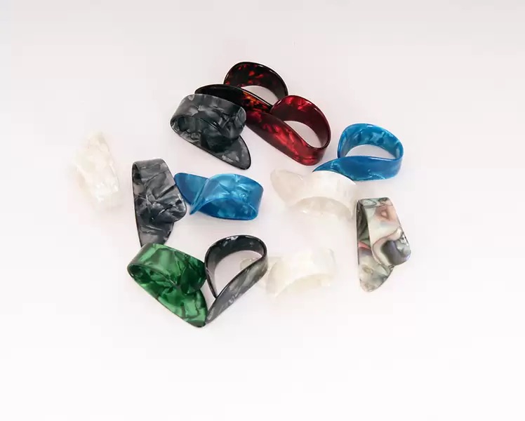 PUA (UÑETA) ALICE, PARA GUITARRA, PLASTICO LISO, VARIOS COLORES, X UNIDAD