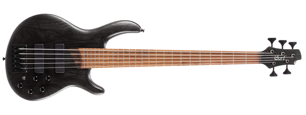 BAJO ELECTRICO CORT, 5 CUERDAS, SELECTOR DE ACTIVO Y PASIVO, PASTILLAS BARTOLINI, COLOR NEGRO TRANS PORO ABIERTO, INCLUYE FUNDA