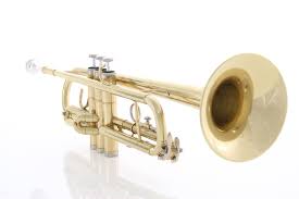 [RBA10901-L] TROMPETA SUPERIOR, COLOR DORADO, INCLUYE ESTUCHE, GUANTES